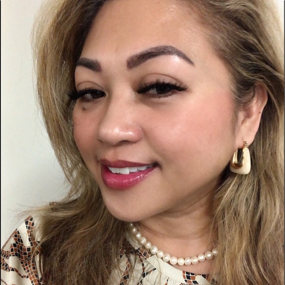 U-Shaped Hoop Earrings (clear) - Picture 6 of 6